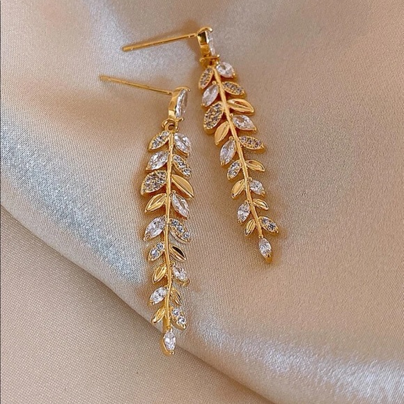 Sunshine Accessories Jewelry - 7/$30 LEAF RHINESTONE DANGLE